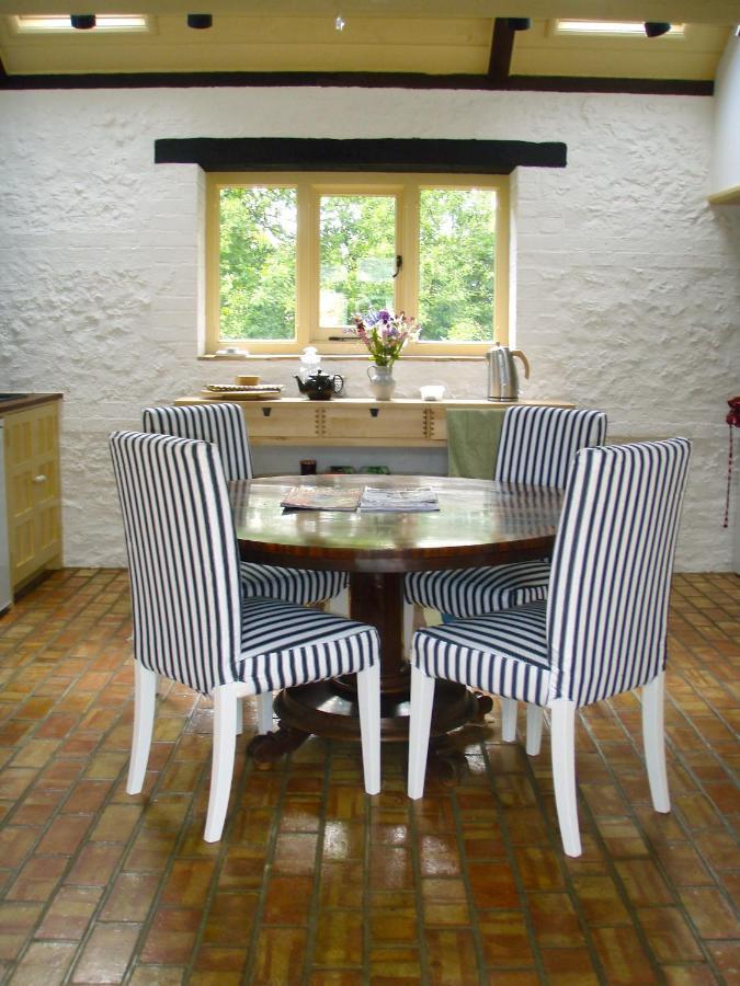 Top Parts Bed & Breakfast 애보츠버리 외부 사진