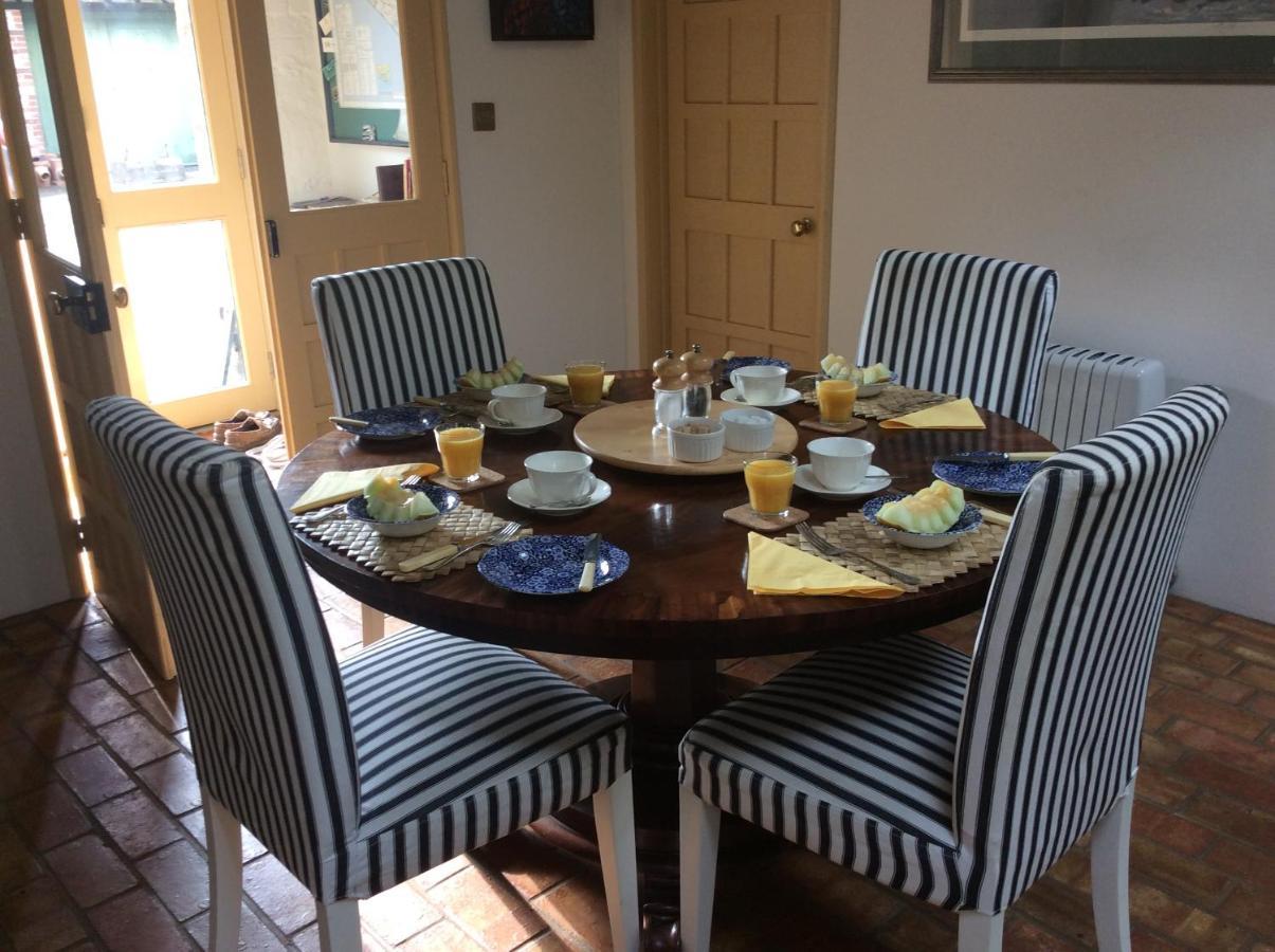 Top Parts Bed & Breakfast 애보츠버리 외부 사진